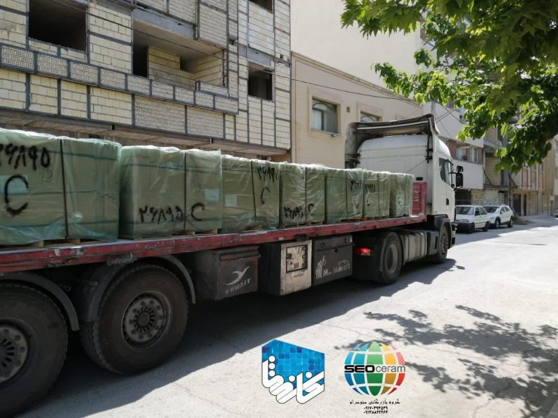 گروه بازرگانی کاشی و سرامیک سئوسرام از مراکز عمده فروشی کاشی و سرامیک در اصفهان می باشد. جهت خرید عمده کاشی و سرامیک در اصفهان با ما تماس بگیرید. در این مرکز متنوع ترین کاشی و سرامیک روز بازار از شرکت های مختلف و برتر کشور با قیمت های درب کارخانه و بارگیری از کارخانه برای انبوه سازان و فعالان ساخت و ساز در قالب فروش عمده توزیع می گردد.