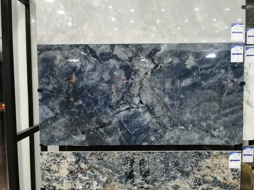 سرامیک آمانتوس آبی تیره 120*60 نوین سرام با جنس بدنه پرسلان با مقاومت بالا و سطح نانوپولیش که از زیبایی منحصر به فردی برخوردار است در بازرگانی سئوسرام نمایندگی نوین سرام در اصفهان عرضه می شود.