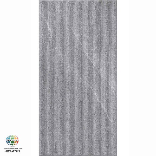 سرامیک پرسلان مات سانست طوسی روشن برجسته کاشی الوند تولید شده در سایز 120×60 با لعاب مات ابریشمی و ضخامت 12 میلیمتر یکی از طرح های زیبای کاشی های تولیدی شرکت کاشی الوند می باشد. این محصول از جنس پرسلان با بالاترین دوام در شرایط سخت و کمترین میزان جذب آب ممکن می باشد.