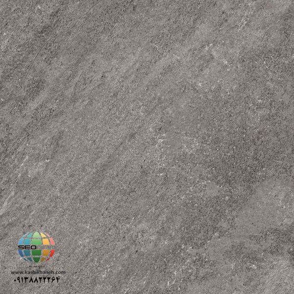 سرامیک پرسلان ویونا طوسی تیره کاشی پرسپولیس تولید شده در سایز 20-60×60 با لعاب مات ابریشمی و ضخامت 20 میلیمتر یکی از طرح های زیبای کاشی های تولیدی شرکت کاشی پرسپولیس می باشد. این محصول از جنس پرسلان با بالاترین دوام در شرایط سخت و کمترین میزان جذب آب ممکن می باشد، همچنین دارای بدنه رنگی همرنگ خود کاشی است که استفاده های جذاب و جدیدی میشه در نصب آن کرد.