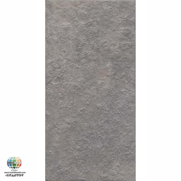 سرامیک پرسلان مات کایا طوسی برجسته کاشی الوند تولید شده در سایز 120×60 با لعاب مات ابریشمی و ضخامت 12 میلیمتر یکی از طرح های زیبای کاشی های تولیدی شرکت کاشی الوند می باشد. این محصول از جنس پرسلان با بالاترین دوام در شرایط سخت و کمترین میزان جذب آب ممکن می باشد.