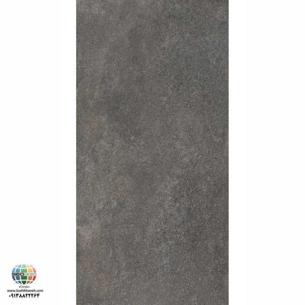 سرامیک پرسلان مات کایا طوسی تیره کاشی الوند تولید شده در سایز 120×60 با لعاب مات ابریشمی و ضخامت 12 میلیمتر یکی از طرح های زیبای کاشی های تولیدی شرکت کاشی الوند می باشد. این محصول از جنس پرسلان با بالاترین دوام در شرایط سخت و کمترین میزان جذب آب ممکن می باشد.