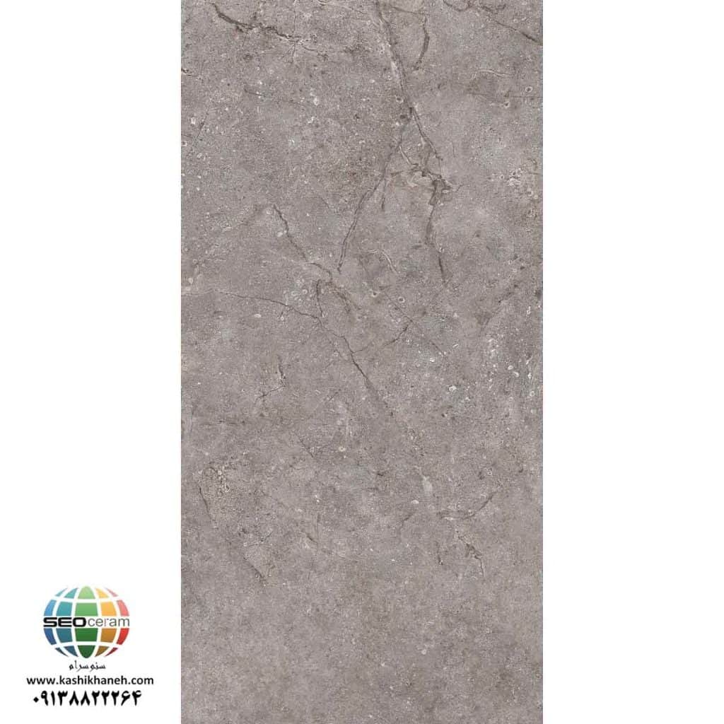 سرامیک فراپاچینو طوسی تیره کاشی پرسپولیس تولید شده در سایز 160×80 با لعاب مات ابریشمی و ضخامت 12 میلیمتر، یکی از محبوب ترین اسلب های این کارخانه مدرن و با سابقه باشد. از ویژگی های بارز این محصول می توان به جنس پرسلان با استحکام بالا، جذب آب فوق العاده پایین(نزدیک به صفر)، مقاومت در برابر لکه ها و ... اشاره کرد، که این محصول رو تبدیل به یک انتخاب منحصر به فرد برای تمامی سلایق تبدیل می کند.