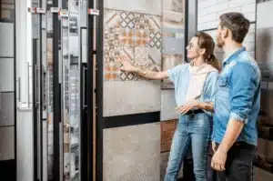 اگر قصد دارید به‌صورت مطمئن و مقرون‌به‌صرفه از یک فروشگاه اینترنتی کاشی و سرامیک در اصفهان خرید کنید، فروشگاه کاشی‌خانه یکی از کامل‌ترین و معتبرترین گزینه‌ها برای شماست. کاشی‌خانه به‌عنوان بهترین فروشگاه با ارزان‌ترین قیمت در حوزه فروش کاشی و سرامیک، امکان دسترسی به ده‌ها مدل کف، بدنه، پرسلان و طرح‌های جدید سال ۱۴۰۴ را فراهم کرده است.