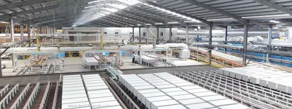 کارخانه کاشی روناس سمنان یکی از واحدهای تولیدی فعال در صنعت کاشی و سرامیک ایران است که با تمرکز بر تولید محصولات اقتصادی و کاربردی، توانسته جایگاه مناسبی در بازار داخلی به دست آورد. این کارخانه با بهرهگیری از ماشینآلات نسبتاً بهروز و نیروی انسانی متخصص، محصولاتی متناسب با نیاز پروژههای ساختمانی و فروشگاههای مصالح ساختمانی تولید میکند.