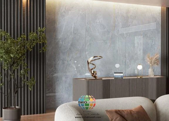 اسلب پرسلان بریسا طوسی روشن کاشی پرسپولیس 280×120 اسلب پرسلان بریسا طوسی روشن کاشی پرسپولیس از برند اسپینا، تولید شده در کارخانه کاشی پرسپولیس، با الهام از زیبایی سنگهای طبیعی و رنگبندی دلنشین و طرح سنگ تولید شده است. رنگ بریسا طوسی روشن کاشی پرسپولیس، فضایی لوکس، آرام و چشمنواز ایجاد میکند و بهراحتی با انواع سبکهای مدرن و کلاسیک هماهنگ میشود. بریسا طوسی روشن کاشی پرسپولیس در ابعاد بزرگ 120×280 سانتیمتر و با ضخامت 9.5 میلیمتر تولید شده است که ضمن ایجاد سطحی یکپارچه و کاهش بندکشی، جلوه واقعی و باشکوه سنگ طبیعی را به نمایش میگذارد.
