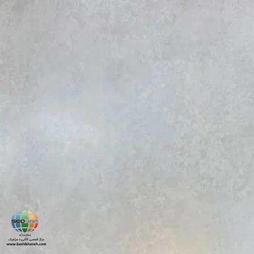 سرامیک پرسلان رابل طوسی روشن مات کاشی صالح سرام معرفی سرامیک پرسلان رابل طوسی روشن مات کاشی صالح سرام سرامیک پرسلان رابل طوسی روشن مات کاشی صالح سرام یکی از محصولات مدرن و باکیفیت برای پوشش کف ساختمان است که با ابعاد استاندارد 80×80 سانتی‌متر تولید می‌شود. این محصول با بهره‌گیری از بدنه پرسلانی، مقاومت بسیار بالایی در برابر فشار، ضربه، سایش و نفوذ رطوبت دارد و به همین دلیل در پروژه‌های ساختمانی لوکس و مدرن مورد توجه معماران و طراحان داخلی قرار گرفته است. رنگ طوسی روشن در کنار بافت الهام‌گرفته از سنگ و بتن طبیعی، ظاهری ساده، شیک و ماندگار ایجاد می‌کند که به‌راحتی با انواع سبک‌های دکوراسیون هماهنگ می‌شود. برخلاف بسیاری از کفپوش‌ها که پس از مدتی ظاهر خود را از دست می‌دهند، این سرامیک به دلیل کیفیت بالای لعاب و بدنه، زیبایی خود را برای سال‌های طولانی حفظ می‌کند. سطح مات سرامیک پرسلان رابل طوسی روشن مات کاشی صالح سرامعلاوه بر زیبایی، مزایای کاربردی فراوانی نیز دارد. انعکاس نور در آن کنترل‌شده است و همین موضوع باعث می‌شود فضای داخلی آرام‌تر و طبیعی‌تر به نظر برسد. همچنین سطح مات نسبت به سرامیک‌های براق لغزندگی کمتری ایجاد می‌کند و برای محیط‌های پرتردد انتخاب مناسب‌تری است. استفاده از این سرامیک در سالن‌های پذیرایی، نشیمن، دفاتر اداری، فروشگاه‌ها، لابی برج‌ها و بسیاری از محیط‌های تجاری باعث ایجاد فضایی مدرن، حرفه‌ای و منظم خواهد شد.