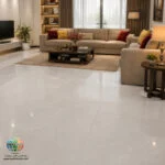  سرامیک پرسلان هامون پولیش کاشی صالح سرام؛ انتخابی لوکس برای کف ساختمان‌های مدرن سرامیک پرسلان هامون پولیش کاشی صالح سرام یکی از محصولات باکیفیت و پرطرفدار برای پوشش کف ساختمان است که با بهره‌گیری از بدنه پرسلانی و سطح کاملاً پولیش شده، ترکیبی از دوام، زیبایی و عملکرد فنی را در اختیار مصرف‌کنندگان قرار می‌دهد. این محصول در ابعاد استاندارد 80×80 سانتی‌متر تولید شده و به دلیل طراحی روشن و رگه‌های طبیعی الهام گرفته از سنگ، جلوه‌ای مدرن و بسیار شیک به فضای داخلی می‌بخشد. سطح صیقلی آن نور محیط را به خوبی منعکس می‌کند و باعث می‌شود سالن‌ها بزرگ‌تر، روشن‌تر و لوکس‌تر به نظر برسند. بدنه پرسلانی این سرامیک مهم‌ترین مزیت آن محسوب می‌شود. پرسلان دارای تراکم بسیار بالا، جذب آب بسیار پایین و مقاومت فوق‌العاده در برابر فشار و سایش است. همین ویژگی‌ها موجب شده که سرامیک هامون پولیش نه تنها برای کف واحدهای مسکونی، بلکه برای مراکز تجاری، دفاتر اداری، فروشگاه‌ها، لابی ساختمان‌ها و فضاهای پرتردد نیز انتخابی مطمئن باشد. اگر به دنبال محصولی هستید که علاوه بر زیبایی ظاهری، در طول سال‌ها کیفیت خود را حفظ کند، این سرامیک یکی از بهترین گزینه‌های موجود خواهد بود.