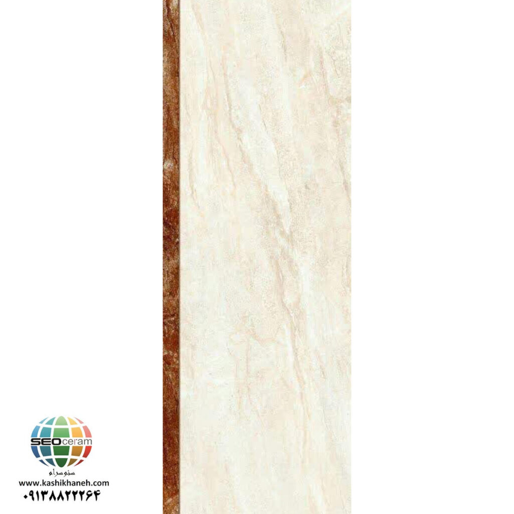 سرامیک خاک قرمز راکی کرم براق کاشی ماهان سرام 120×40 انتخاب سرامیک مناسب برای ساختمان فقط به رنگ و قیمت محصول محدود نمی‌شود. طرح، ابعاد، نوع سطح، نحوه قرارگیری نقش روی سرامیک و هماهنگی آن با سایر متریال‌های ساختمان نیز می‌تواند در نتیجه نهایی تأثیر زیادی داشته باشد. به همین دلیل، سرامیک‌هایی که علاوه بر زمینه اصلی دارای جزئیات طراحی هستند، می‌توانند برای افرادی که به دنبال ایجاد تفاوت در فضای ساختمان هستند، جذاب باشند. سرامیک خاک قرمز راکی کرم براق کاشی ماهان سرام در سایز 120×40 سانتی‌متر، محصولی با زمینه کرم و ظاهر طرح سنگ است که سطح براق دارد. ویژگی قابل توجه این مدل، وجود یک نوار قهوه‌ای شکلاتی در قسمت انتهایی سرامیک است. این نوار به صورت یک بخش مشخص و نسبتاً باریک در امتداد لبه قرار گرفته و به طراحی ساده زمینه کرم، یک عنصر رنگی متفاوت اضافه می‌کند. ترکیب زمینه کرم، طرح سنگ و نوار شکلاتی باعث می‌شود این سرامیک بتواند در طراحی دیوارهای مختلف مورد استفاده قرار گیرد. رنگ کرم زمینه، فضای آرام و روشن ایجاد می‌کند و نوار قهوه‌ای نیز می‌تواند به عنوان یک جزئیات تزئینی در کنار سایر عناصر معماری مورد توجه قرار گیرد.