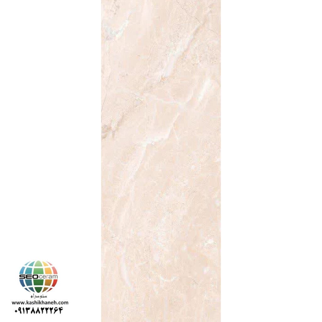 سرامیک خاک قرمز نیواکا کرم کاشی ماهان سرام 120×40 انتخاب یک سرامیک مناسب برای ساختمان، تنها به پیدا کردن رنگ مورد علاقه محدود نمی‌شود. نوع طرح، ابعاد، تناسب با سبک دکوراسیون، محل استفاده، کیفیت تولید، نحوه اجرای سرامیک و حتی رنگ سایر عناصر موجود در فضا، همگی در نتیجه نهایی تأثیر دارند. به همین دلیل، پیش از خرید بهتر است ویژگی‌های ظاهری و کاربردی محصول به‌طور کامل بررسی شود. سرامیک خاک قرمز نیواکا کرم کاشی ماهان سرام با ابعاد 120×40 سانتی‌متر، دارای زمینه‌ای کرم با ظاهر طرح سنگ و رگه‌های سفید است. ترکیب زمینه کرم با رگه‌های سفید باعث می‌شود سرامیک خاک قرمز نیواکا کرم کاشی ماهان سرام در گروه سرامیک‌هایی قرار بگیرد که می‌توانند حس سنگ طبیعی را در فضای داخلی ایجاد کنند، اما در عین حال از نظر رنگی قابلیت هماهنگی بالایی با عناصر مختلف دکوراسیون دارند. رنگ کرم معمولاً یکی از انتخاب‌های محبوب برای فضاهایی است که قرار است حس گرما، آرامش و روشنایی داشته باشند. اضافه شدن رگه‌های سفید نیز باعث می‌شود سطح کاملاً یکنواخت و ساده به نظر نرسد و نوعی حرکت بصری در طرح ایجاد شود. ابعاد 120×40 سانتی‌متر نیز برای افرادی که به دنبال قطعات کشیده و بزرگ‌تر هستند، جذاب است. این اندازه می‌تواند در طراحی دیوارها و برخی سطوح، خطوط بندکشی را کاهش داده و ظاهر یکپارچه‌تری ایجاد کند.