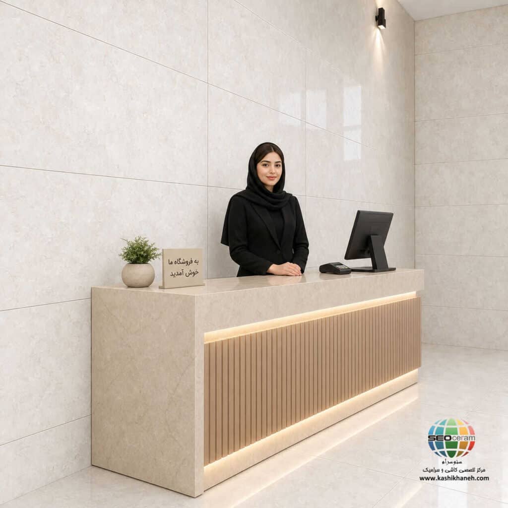 سرامیک خاک قرمز سولکا کرم براق کاشی ماهان سرام انتخاب سرامیک مناسب فقط به رنگ و ظاهر آن محدود نمیشود. ابعاد، نوع سطح، سبک طراحی، محل استفاده و هماهنگی محصول با سایر عناصر دکوراسیون نیز در انتخاب نهایی اهمیت زیادی دارد. سرامیک خاک قرمز سولکا کرم براق کاشی ماهان سرام با ابعاد 120×40 سانتیمتر، یکی از گزینههایی است که میتواند برای طراحی فضاهای مختلف داخلی مورد توجه قرار گیرد. سرامیک خاک قرمز سولکا کرم براق کاشی ماهان سرام دارای زمینهای بسیار روشن و ظاهری مینیمال است و سطح براق آن باعث ایجاد انعکاس ملایم نور در محیط میشود. این ویژگی باعث میشود محصول بهخصوص در طراحیهای روشن و مدرن، قابلیت هماهنگی بالایی با سایر متریالها داشته باشد.