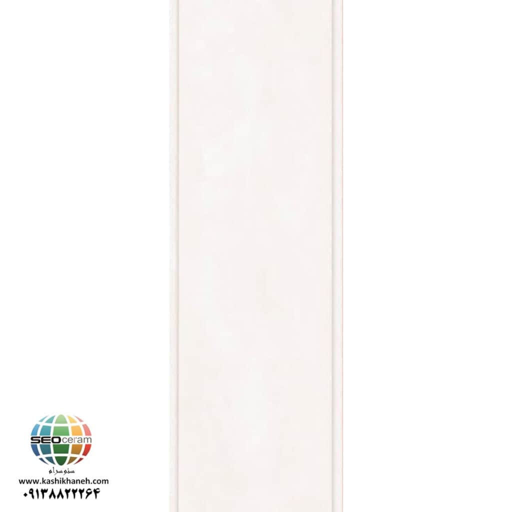 سرامیک خاک قرمز ستینا استخوانی دو لب مات کاشی ماهان سرام 120×40 انتخاب سرامیک مناسب برای بدنه ساختمان فقط به رنگ و زیبایی محدود نمی‌شود. محل نصب، شرایط محیطی، میزان تماس با آلودگی، سبک معماری و نحوه اجرای سرامیک همگی در انتخاب محصول مناسب تأثیر دارند. به همین دلیل، زمانی که قرار است برای قسمت‌هایی مانند حیاط، پارکینگ، راه‌پله یا نمای ساختمان سرامیک انتخاب کنیم، بهتر است محصولی را بررسی کنیم که علاوه بر ظاهر مناسب، از نظر ابعاد و طراحی نیز با این فضاها هماهنگ باشد. سرامیک خاک قرمز ستینا استخوانی دو لب مات کاشی ماهان سرام در سایز 120×40 سانتی‌متر، دارای رنگ استخوانی، سطح مات و طرح سنگ است. طراحی طرح سنگ باعث شده ظاهر سرامیک خاک قرمز ستینا استخوانی دو لب مات کاشی ماهان سرام حال‌وهوایی نزدیک به سنگ‌های طبیعی داشته باشد و در عین حال، فرم مستطیلی آن امکان اجرای متنوع روی دیوار را فراهم کند. یکی از ویژگی‌های قابل توجه این مدل، دو لب کنیک بودن آن است. این ویژگی در برخی طراحی‌ها می‌تواند برای اجرای مرتب‌تر لبه‌ها و ایجاد جزئیات ظاهری مناسب مورد استفاده قرار گیرد. در ادامه، این سرامیک را از نظر ظاهر، کاربرد و نکات خرید و اجرا بررسی می‌کنیم.