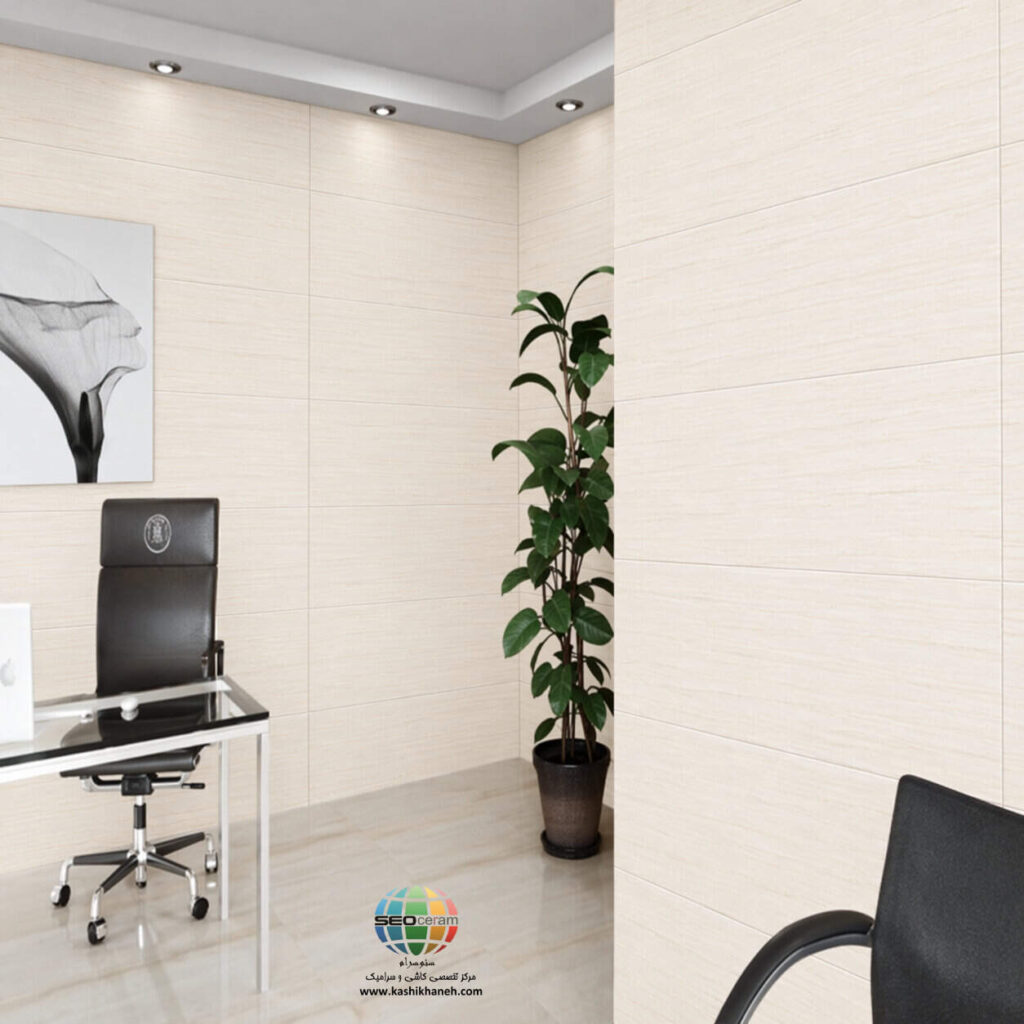  سرامیک خاک قرمز زلین کرم رستیک مات کاشی ماهان سرام سرامیک خاک قرمز زلین کرم رستیک مات کاشی ماهان سرام با بدنه خاک قرمز، لعاب مات و طراحی الهام‌گرفته از سنگ تراورتن تولید شده است. رنگ کرم در کنار رگه‌های ملایم، ظاهری طبیعی ایجاد می‌کند و باعث می‌شود سطح سرامیک از حالت کاملاً یکنواخت خارج شود. ابعاد 120×40 نیز امکان استفاده از آن را در پروژه‌هایی با نیاز به چیدمان منظم و ظاهر یکپارچه فراهم می‌کند. انتخاب سرامیک مناسب تنها به رنگ و ظاهر آن محدود نمی‌شود. جنس بدنه، نوع لعاب، ابعاد، طرح سطح و هماهنگی محصول با سبک دکوراسیون، همگی در نتیجه نهایی تأثیر دارند. اگر به دنبال محصولی با ظاهر طبیعی سنگ، رنگی خنثی و قابلیت هماهنگی با طیف متنوعی از طراحی داخلی هستید، سرامیک خاک قرمز زلین کرم رستیک مات کاشی ماهان سرام می‌تواند یکی از گزینه‌های قابل بررسی باشد. در ادامه، ویژگی‌های سرامیک خاک قرمز زلین کرم رستیک مات کاشی ماهان سرام، کاربردهای احتمالی، هماهنگی آن با دکوراسیون و نکاتی که هنگام خرید و استفاده باید در نظر داشته باشید را بررسی می‌کنیم.
