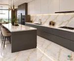 سرامیک خاک قرمز برلیان براق کاشی ماهان سرام  سرامیک خاک قرمز برلیان براق کاشی ماهان سرام یکی از گزینه‌هایی است که با زمینه روشن و رگه‌های طلایی، قابلیت استفاده در طیف متنوعی از فضاهای داخلی را دارد.انتخاب متریال مناسب برای دیوار، یکی از مهم‌ترین بخش‌های طراحی داخلی است؛ زیرا سطح دیوار می‌تواند نقش اصلی در ایجاد حس لوکس، روشن و منظم در یک فضا داشته باشد.  سرامیک خاک قرمز برلیان براق کاشی ماهان سرام در ابعاد 120×60 سانتی‌متر تولید شده و ظاهر آن از الگوی سنگ‌های مرمر سفید با رگه‌های گرم و طلایی الهام گرفته است. ترکیب زمینه روشن با خطوط طلایی باعث می‌شود سطح اجراشده جلوه‌ای شاخص داشته باشد و در طراحی فضاهای مسکونی و تجاری مورد استفاده قرار گیرد. یکی از نکات مهم درباره  سرامیک خاک قرمز برلیان براق کاشی ماهان سرام سه فیس بودن آن است. وجود سه فیس متفاوت باعث می‌شود طرح روی سرامیک در زمان نصب یکنواخت و تکراری دیده نشود و امکان ایجاد چیدمانی طبیعی‌تر در سطح دیوار فراهم شود.