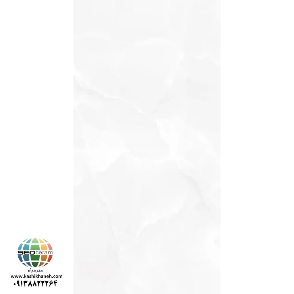 سرامیک خاک قرمز کاسپین براق کاشی ماهان سرام سرامیک خاک قرمز کاسپین براق کاشی ماهان سرام در ابعاد 120×60 سانتی‌متر، یکی از گزینه‌هایی است که می‌توان از آن برای پوشش و طراحی دیوار در فضاهای مختلف استفاده کرد. ظاهر روشن و رگه‌های ظریف موجود در طرح، امکان هماهنگ کردن سرامیک خاک قرمز کاسپین براق کاشی ماهان سرام با سبک‌های متنوع دکوراسیون را فراهم می‌کند. ابعاد 120×60 سانتی‌متر سرامیک خاک قرمز کاسپین براق کاشی ماهان سرام نیز باعث می‌شود سطح دیوار با تعداد بند کمتری پوشش داده شود و نمایی یکپارچه‌تر در فضا ایجاد شود. به همین دلیل این ابعاد می‌تواند برای پروژه‌هایی که ظاهر منظم و مدرن دیوار اهمیت دارد، مورد توجه قرار گیرد. انتخاب سرامیک مناسب برای دیوار، یکی از عوامل مهم در شکل‌گیری ظاهر نهایی یک فضای داخلی یا تجاری است. رنگ، طرح، ابعاد، میزان انعکاس نور، کیفیت سطح و هماهنگی سرامیک با سایر عناصر دکوراسیون، همگی می‌توانند در نتیجه نهایی طراحی تأثیرگذار باشند.