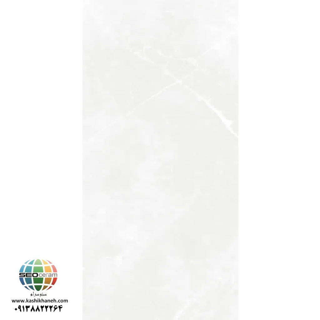 سرامیک خاک سفید بهسان روشن مات کاشی ماهان سرام سرامیک خاک سفید بهسان روشن مات کاشی ماهان سرام محصولی با رنگ زمینه روشن و لعاب مات است که می‌تواند در طراحی فضاهای ساده، امروزی و مینیمال مورد استفاده قرار گیرد. رنگ روشن معمولاً به انعکاس بهتر نور محیط کمک می‌کند و باعث می‌شود فضا از نظر بصری بازتر و آرام‌تر به نظر برسد. سرامیک خاک سفید بهسان روشن مات کاشی ماهان سرام با ابعاد ۱۲۰×۴۰ سانتی‌متر و لعاب مات، برای افرادی مناسب است که به ظاهر ساده، روشن و متعادل در فضای داخلی اهمیت می‌دهند. همچنین چهار فیس بودن سرامیک خاک سفید بهسان روشن مات کاشی ماهان سرام، امکان ایجاد تنوع بصری بیشتری را در چیدمان فراهم می‌کند. البته برای انتخاب نهایی، لازم است شرایط محل نصب، مشخصات فنی و تناسب محصول با نوع کاربری فضا نیز بررسی شود. در این مقاله، ویژگی‌های ظاهری سرامیک خاک سفید بهسان روشن مات کاشی ماهان سرام، کاربردهای پیشنهادی، نکات خرید، اصول نصب و روش‌های صحیح نظافت آن را بررسی می‌کنیم.