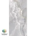سرامیک خاک قرمز انزو تیره براق کاشی ماهان سرام سرامیک خاک قرمز انزو تیره براق کاشی ماهان سرام یکی از محصولات ماهان سرام در ابعاد 120×60 سانتی‌متر است که با سطح براق و طرح سنگی خود می‌تواند در طراحی فضاهای مسکونی، تجاری و اداری مورد استفاده قرار گیرد. ابعاد بزرگ سرامیک خاک قرمز انزو تیره براق کاشی ماهان سرام باعث می‌شود تعداد بندهای میان قطعات نسبت به سرامیک‌های کوچک‌تر کاهش پیدا کند و سطح اجراشده یکپارچه‌تر دیده شود. انتخاب سرامیک مناسب یکی از مهم‌ترین مراحل در طراحی و اجرای فضای داخلی است؛ زیرا کف و دیوار بخش قابل توجهی از سطح یک فضا را تشکیل می‌دهند و طرح، رنگ، ابعاد و نوع سطح سرامیک می‌تواند تأثیر زیادی بر ظاهر نهایی محیط داشته باشد. در میان محصولات موجود در بازار، سرامیک‌های بزرگ‌ابعاد با طرح‌های الهام‌گرفته از سنگ طبیعی، به دلیل ظاهر چشمگیر و قابلیت استفاده در سبک‌های مختلف طراحی، مورد توجه قرار گرفته‌اند.