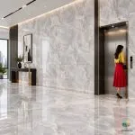 سرامیک خاک قرمز انزو تیره براق کاشی ماهان سرام سرامیک خاک قرمز انزو تیره براق کاشی ماهان سرام یکی از محصولات ماهان سرام در ابعاد 120×60 سانتی‌متر است که با سطح براق و طرح سنگی خود می‌تواند در طراحی فضاهای مسکونی، تجاری و اداری مورد استفاده قرار گیرد. ابعاد بزرگ سرامیک خاک قرمز انزو تیره براق کاشی ماهان سرام باعث می‌شود تعداد بندهای میان قطعات نسبت به سرامیک‌های کوچک‌تر کاهش پیدا کند و سطح اجراشده یکپارچه‌تر دیده شود. انتخاب سرامیک مناسب یکی از مهم‌ترین مراحل در طراحی و اجرای فضای داخلی است؛ زیرا کف و دیوار بخش قابل توجهی از سطح یک فضا را تشکیل می‌دهند و طرح، رنگ، ابعاد و نوع سطح سرامیک می‌تواند تأثیر زیادی بر ظاهر نهایی محیط داشته باشد. در میان محصولات موجود در بازار، سرامیک‌های بزرگ‌ابعاد با طرح‌های الهام‌گرفته از سنگ طبیعی، به دلیل ظاهر چشمگیر و قابلیت استفاده در سبک‌های مختلف طراحی، مورد توجه قرار گرفته‌اند.