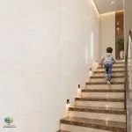 سرامیک خاک قرمز مارتین روشن مات کاشی ماهان سرام سرامیک خاک قرمز مارتین روشن مات کاشی ماهان سرام یکی از محصولاتی است که با زمینه روشن، سطح مات و ابعاد 120×60 سانتی‌متر می‌تواند گزینه‌ای مناسب برای پروژه‌هایی باشد که در آن‌ها ظاهر آرام، ساده و امروزی اهمیت دارد. سرامیک خاک قرمز مارتین روشن مات کاشی ماهان سرام دارای لعاب مات و سه فیس می باشد. انتخاب سرامیک مناسب یکی از مهم‌ترین مراحل در طراحی و اجرای فضاهای داخلی است. رنگ، ابعاد، میزان انعکاس نور، نوع سطح و هماهنگی محصول با سایر عناصر دکوراسیون، همگی در نتیجه نهایی تأثیر دارند. به همین دلیل، هنگام خرید سرامیک بهتر است علاوه بر ظاهر محصول، مشخصات فنی و نوع کاربرد آن نیز مورد توجه قرار گیرد. در ادامه، ویژگی‌های سرامیک خاک قرمز مارتین روشن مات کاشی ماهان سرام، مزایای استفاده از سرامیک خاک قرمز، کاربرد آن در طراحی داخلی و نکات مهم برای خرید را بررسی می‌کنیم.