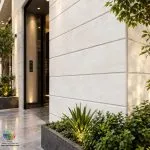 سرامیک خاک سفید پوپک رستیک مات کاشی ماهان سرام سرامیک خاک سفید پوپک رستیک مات کاشی ماهان سرام یکی از محصولاتی است که می‌توان برای بررسی گزینه‌های پوشش داخلی ساختمان در نظر گرفت.سرامیک خاک سفید پوپک رستیک مات کاشی ماهان سرام با ابعاد ۱۲۰×۴۰ سانتی‌متر و طراحی رستیک معرفی شده است و می‌تواند برای افرادی که به دنبال ظاهری روشن و متفاوت هستند، انتخابی قابل بررسی باشد. در این مقاله از کاشی خانه و بازرگانی سئوسرام، ویژگی‌های سرامیک خاک سفید پوپک رستیک مات کاشی ماهان سرام، تفاوت سرامیک خاک سفید با سایر بدنه‌ها، کاربردهای احتمالی، نکات مهم هنگام خرید و عوامل تعیین‌کننده قیمت را بررسی می‌کنیم. انتخاب سرامیک مناسب یکی از مراحل مهم در طراحی و تکمیل ساختمان است. رنگ، ابعاد، نوع سطح، کیفیت بدنه و هماهنگی محصول با سبک دکوراسیون، همگی بر نتیجه نهایی تأثیر می‌گذارند. به همین دلیل، هنگام خرید نباید فقط به ظاهر سرامیک یا قیمت آن توجه کرد؛ بلکه باید مشخصات فنی و کاربرد موردنظر را نیز در نظر گرفت.